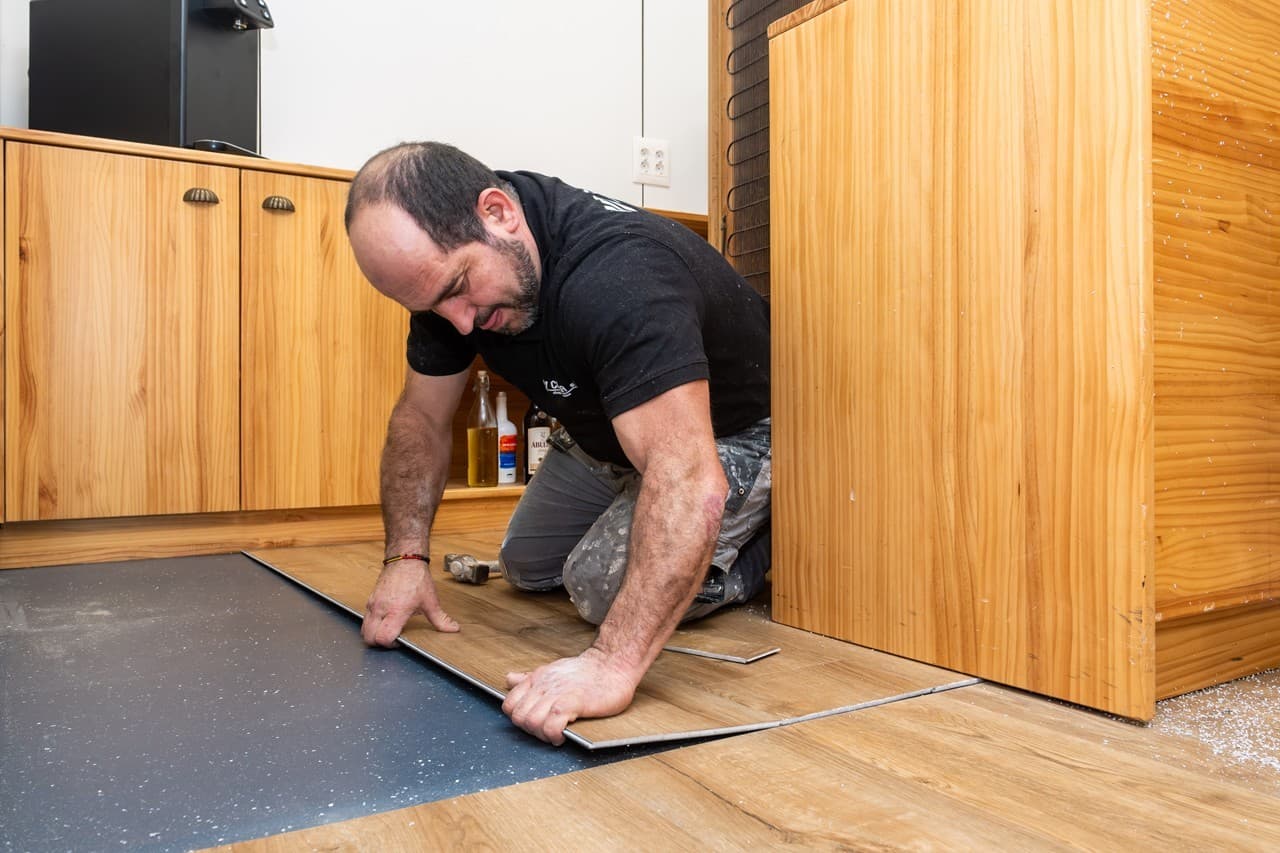 Instalación de tarimas en Pontevedra